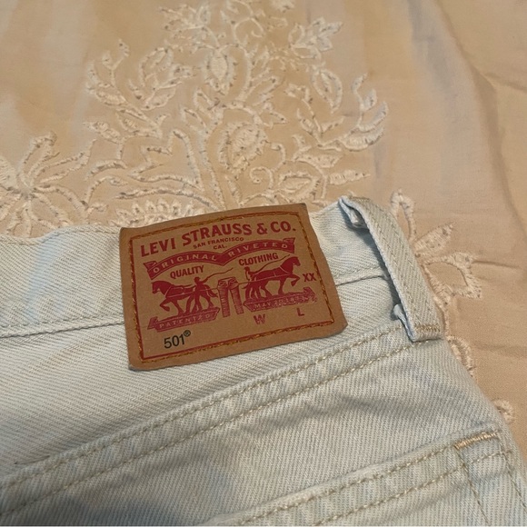 Levi’s shorts - Picture 3 of 4